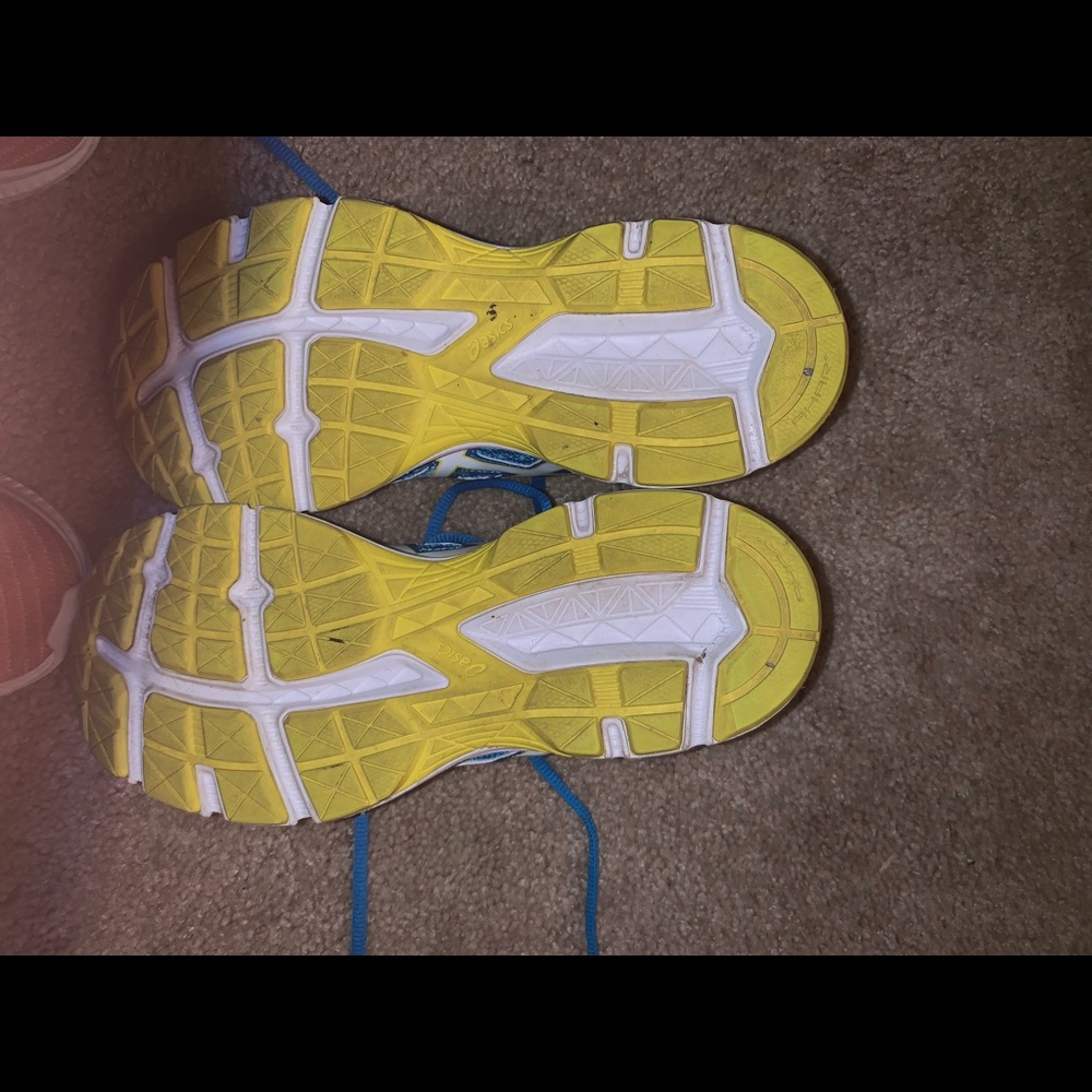 Women’s ASICS - Picture 2 of 3